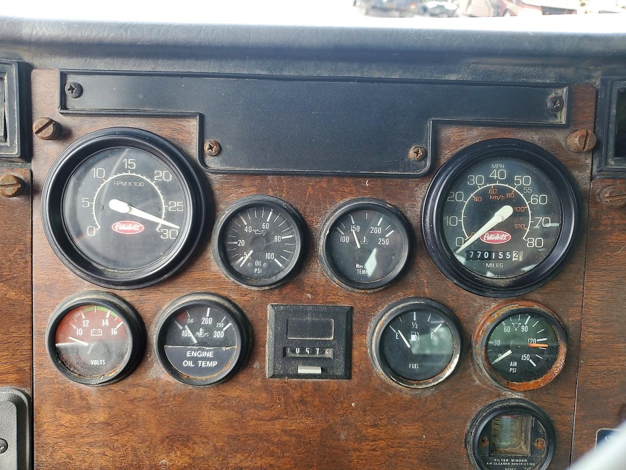 Peterbilt 385