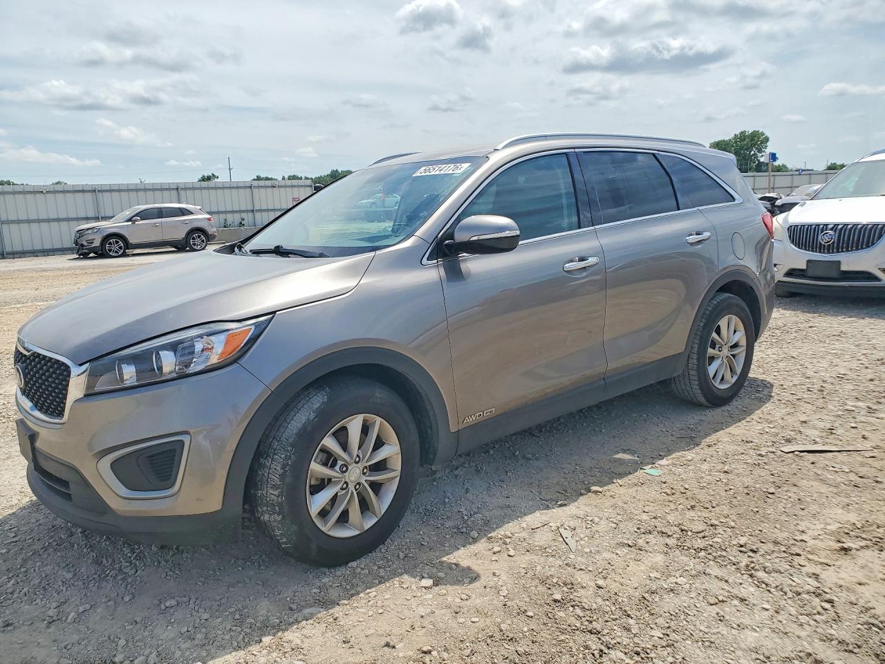 Salvage Kia Sorento Image