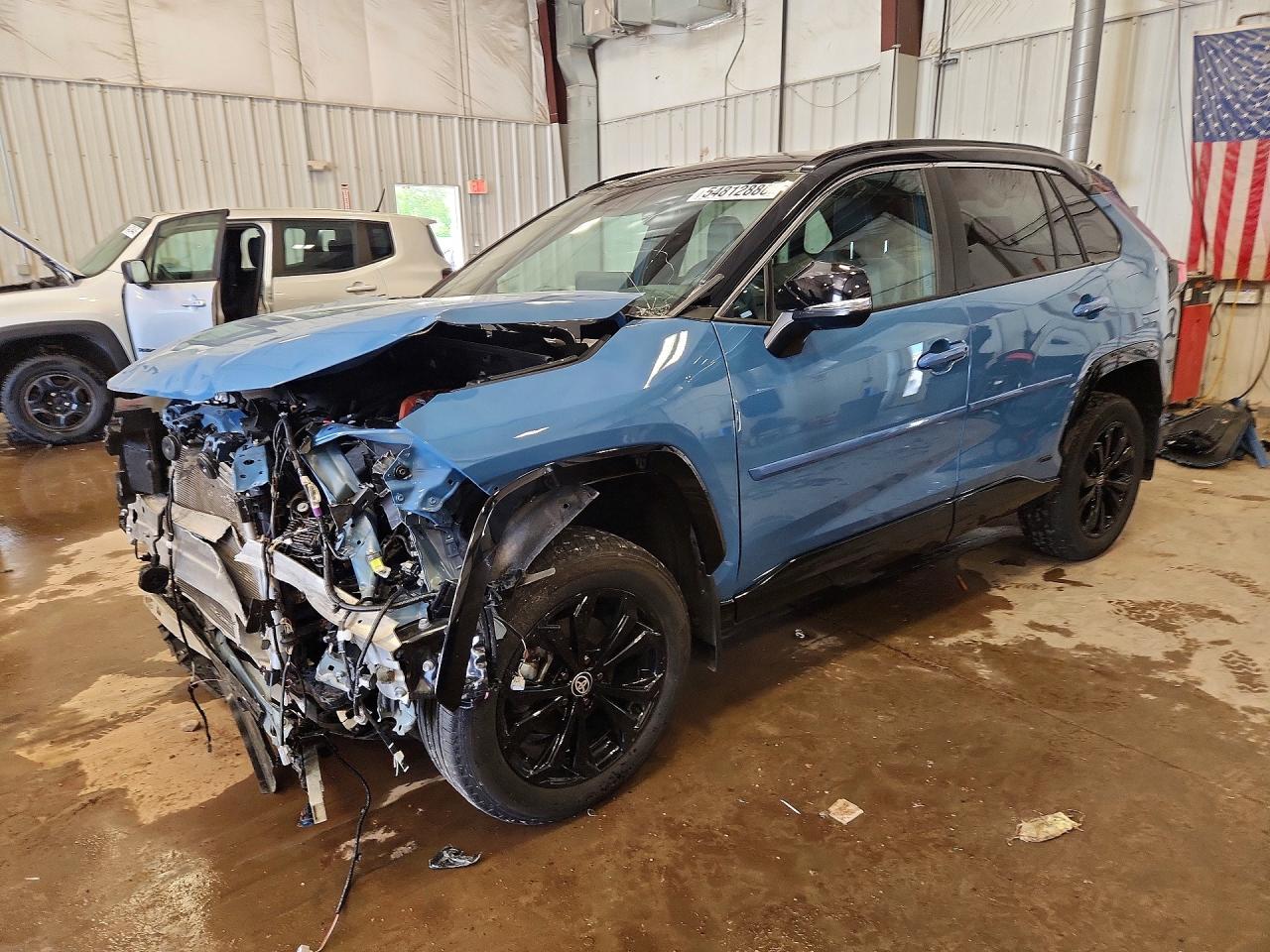 Salvage Toyota RAV4 Image