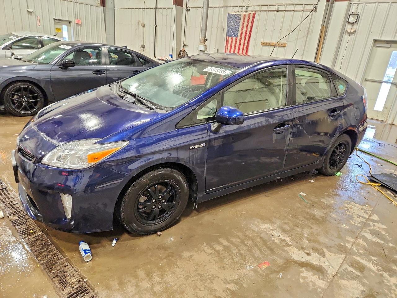 Salvage Toyota Prius Image