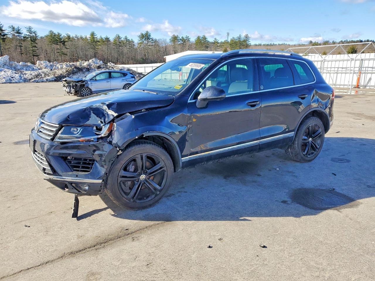 Salvage Volkswagen Touareg Image