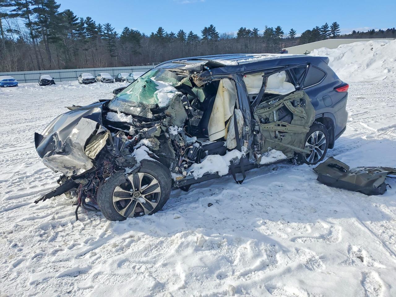 Salvage Toyota Highlander Image