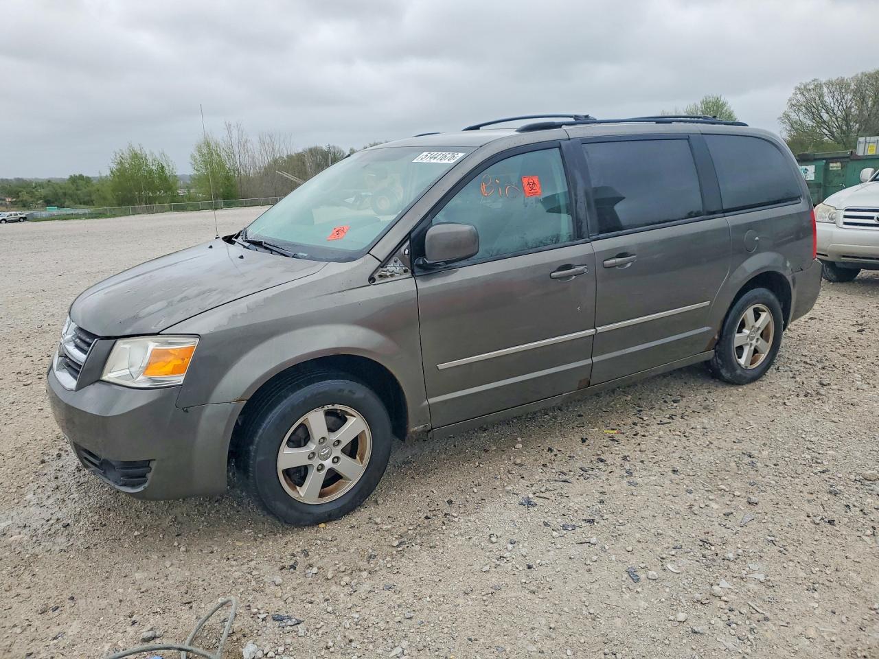 Salvage Dodge Caravan Image