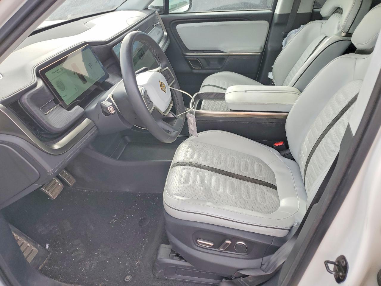 Rivian R1s Adventure