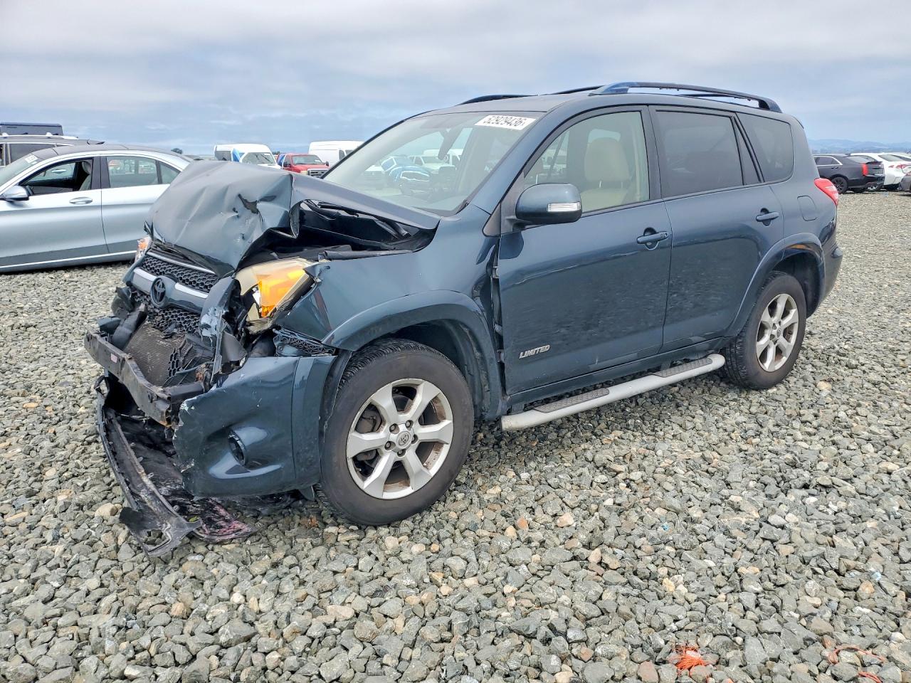 Salvage Toyota RAV4 Image