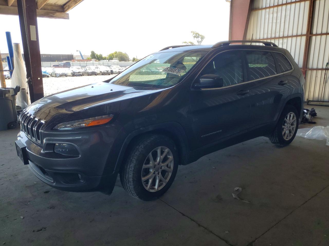 Salvage Jeep Cherokee Image