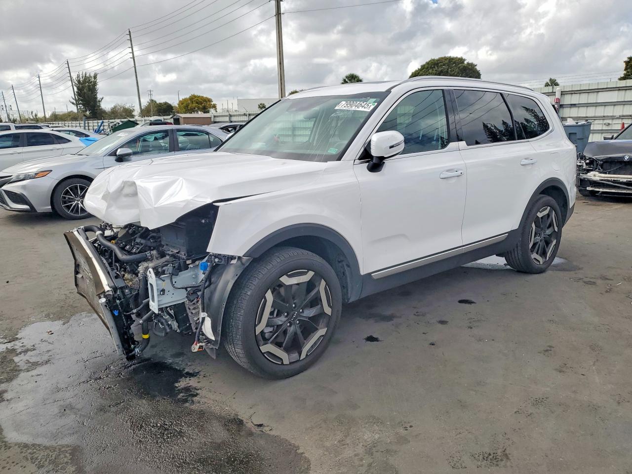 Salvage Kia Telluride Image