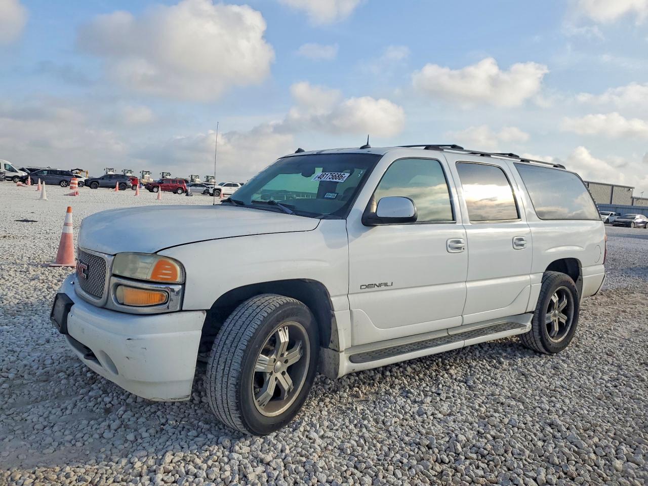 Salvage GMC Yukon Image