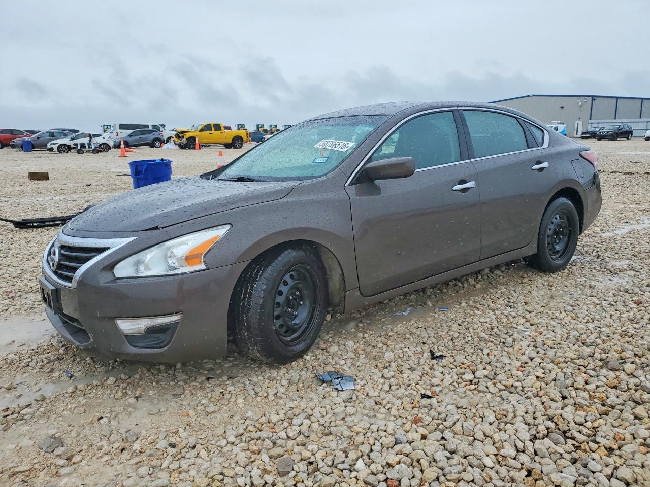 Salvage Nissan Altima Image