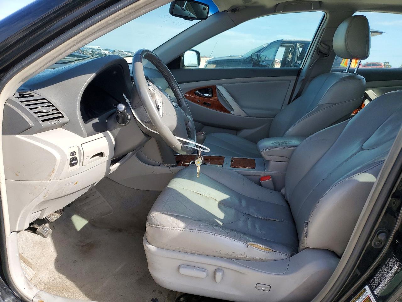 Toyota Camry Xle V6