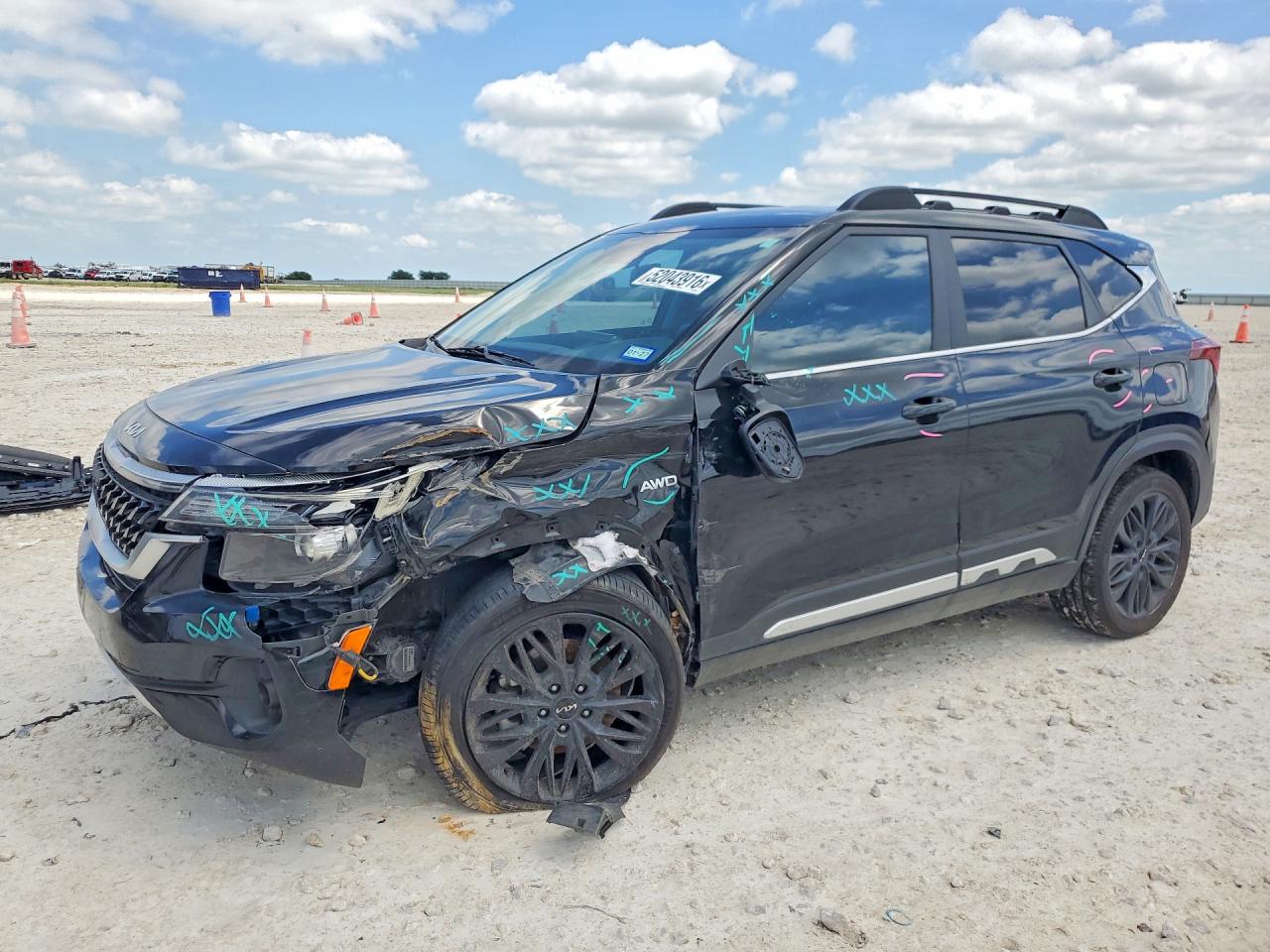 Salvage Kia Seltos Image