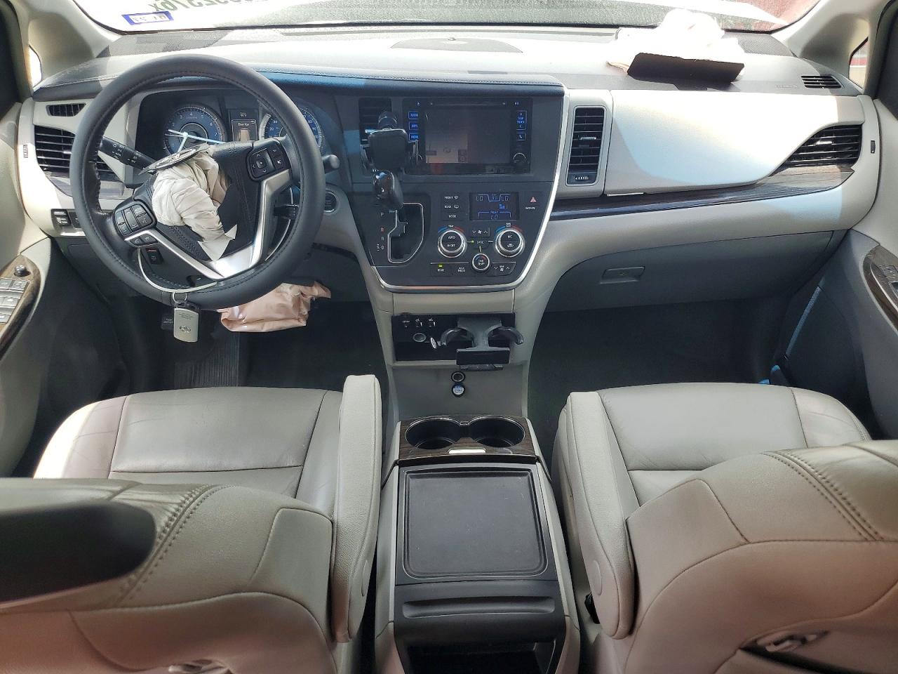 Toyota Sienna Xle 8-passenger