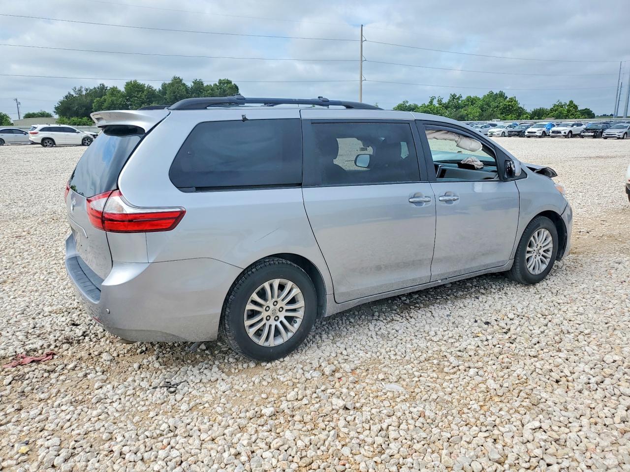 Toyota Sienna Xle 8-passenger