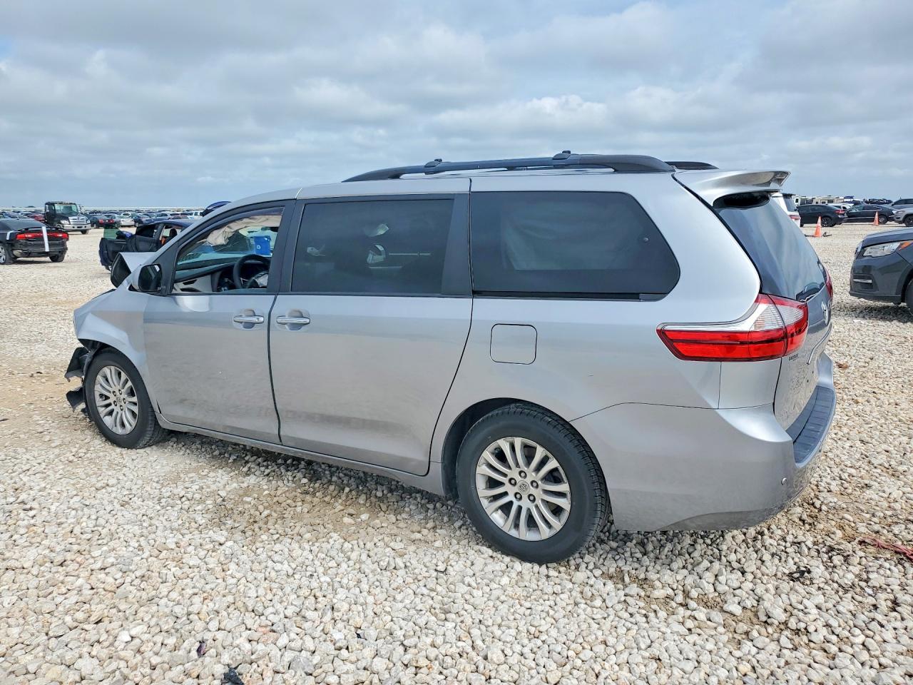 Toyota Sienna Xle 8-passenger