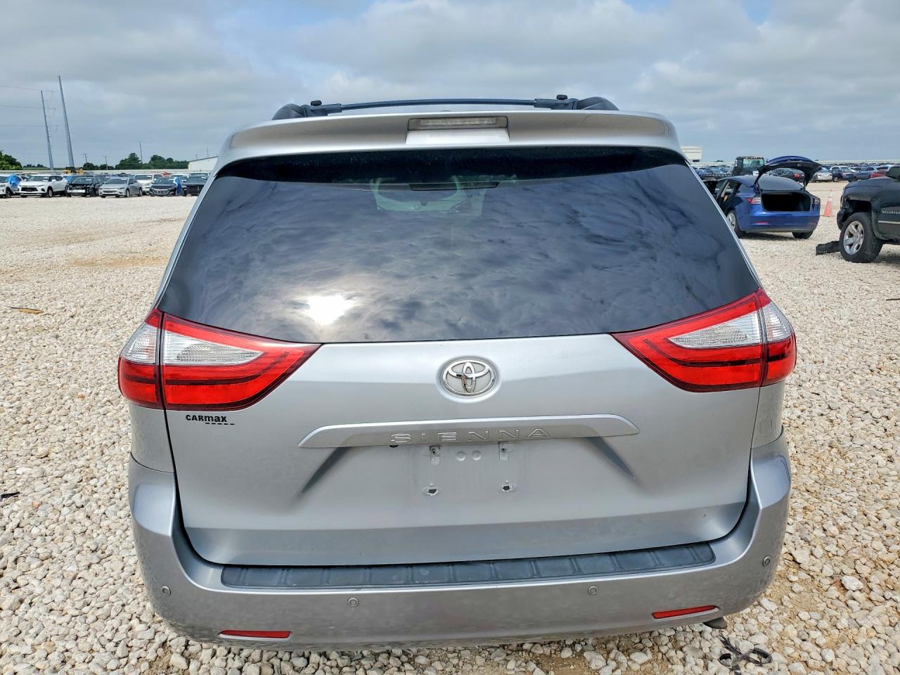 Toyota Sienna Xle 8-passenger