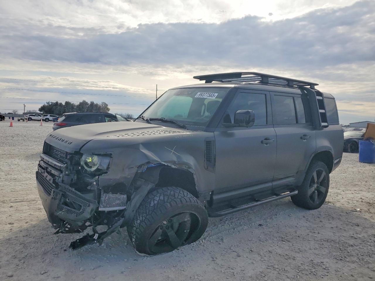 Salvage Land Rover Defender Image