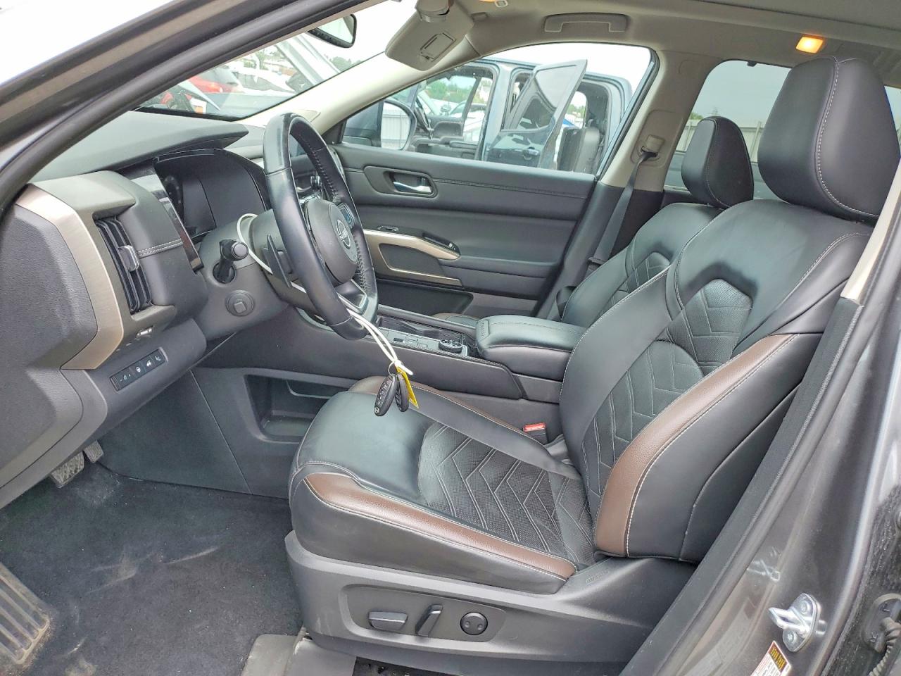 Nissan Pathfinder Platinum