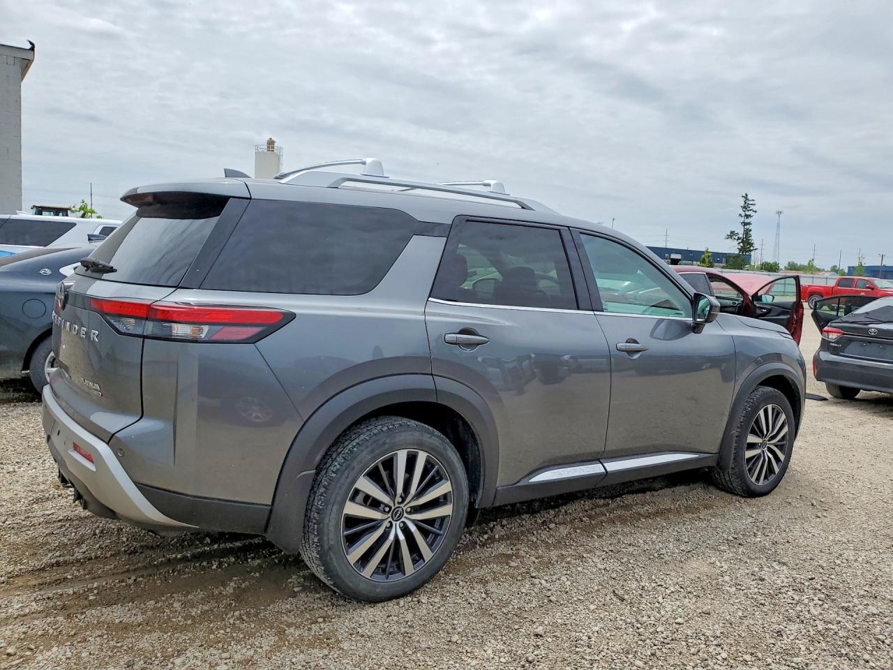 Nissan Pathfinder Platinum