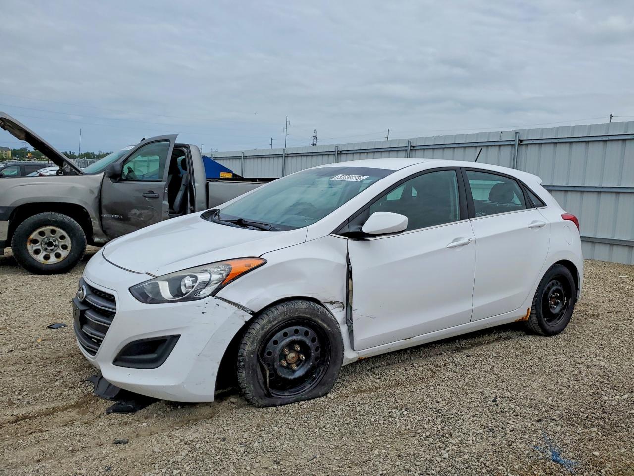 Salvage Hyundai ELANTRA Image