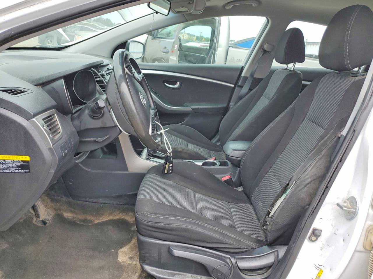Hyundai ELANTRA Base