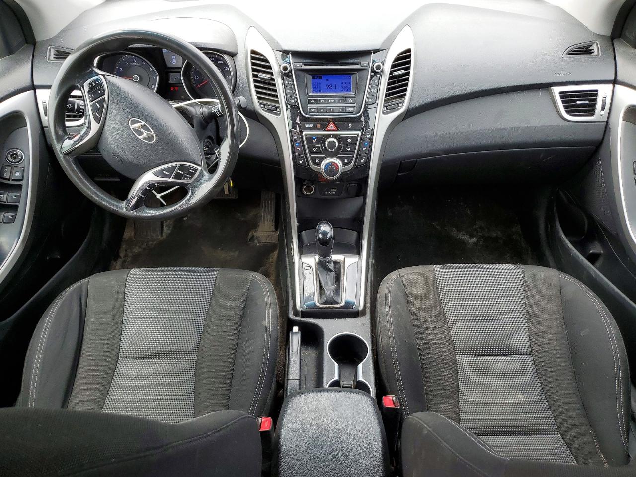 Hyundai ELANTRA Base