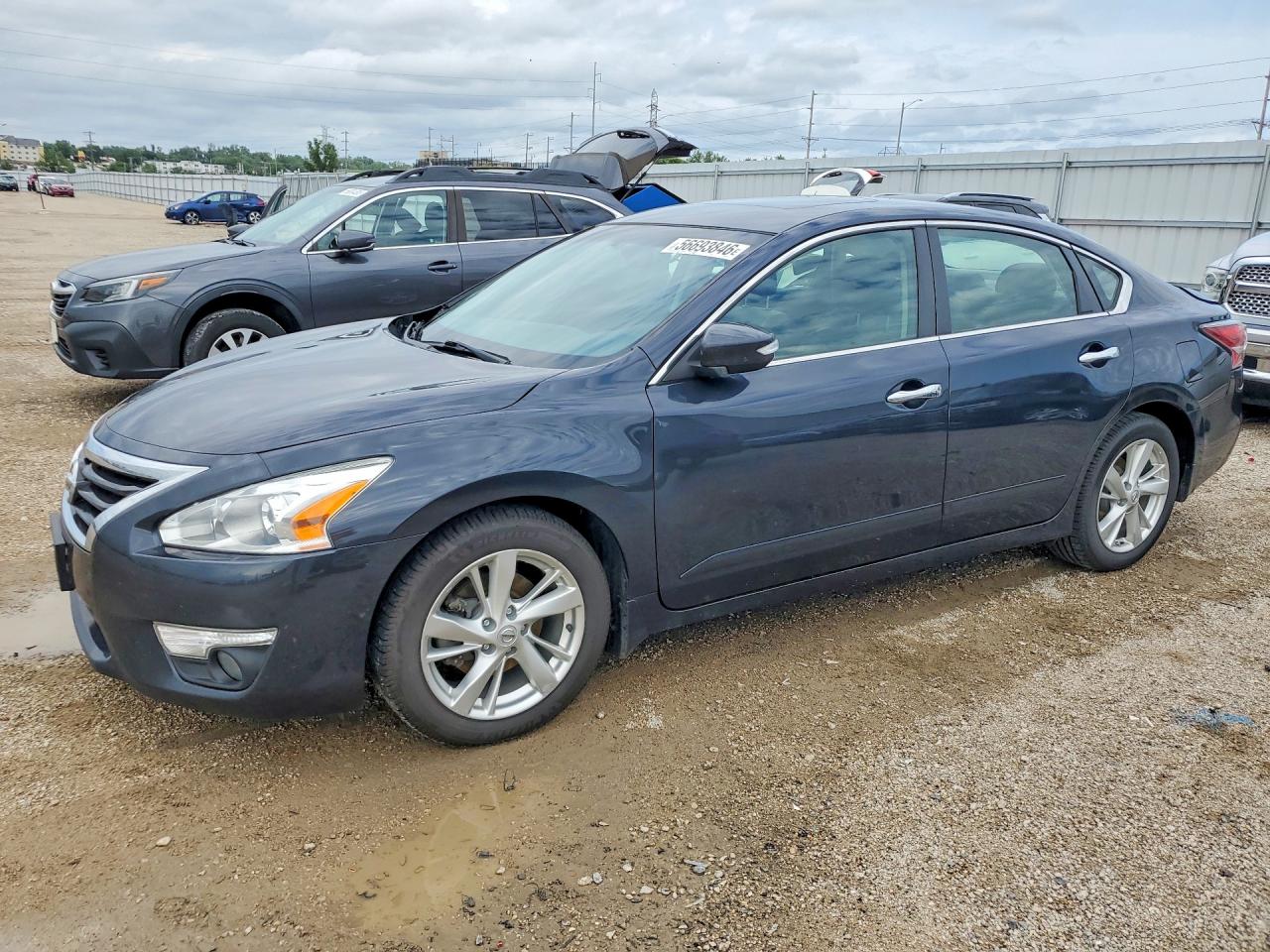 Salvage Nissan Altima Image