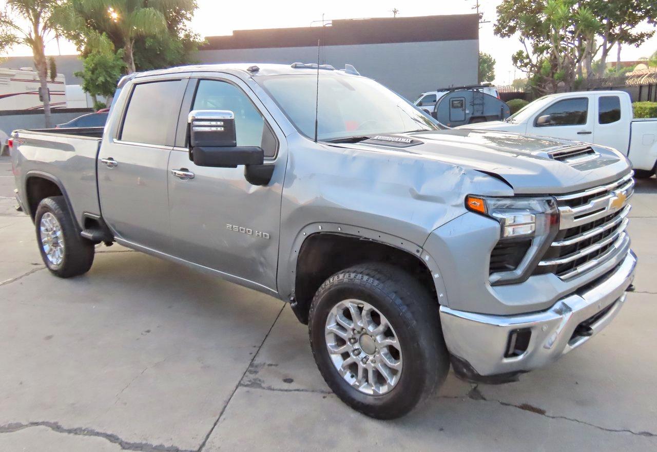 Salvage Chevrolet Silverado Image