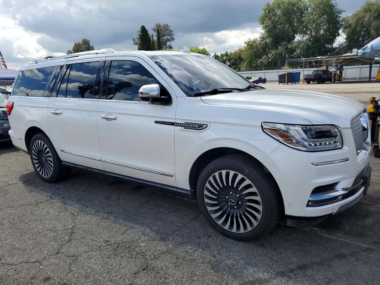 Lincoln Navigator L Black Label