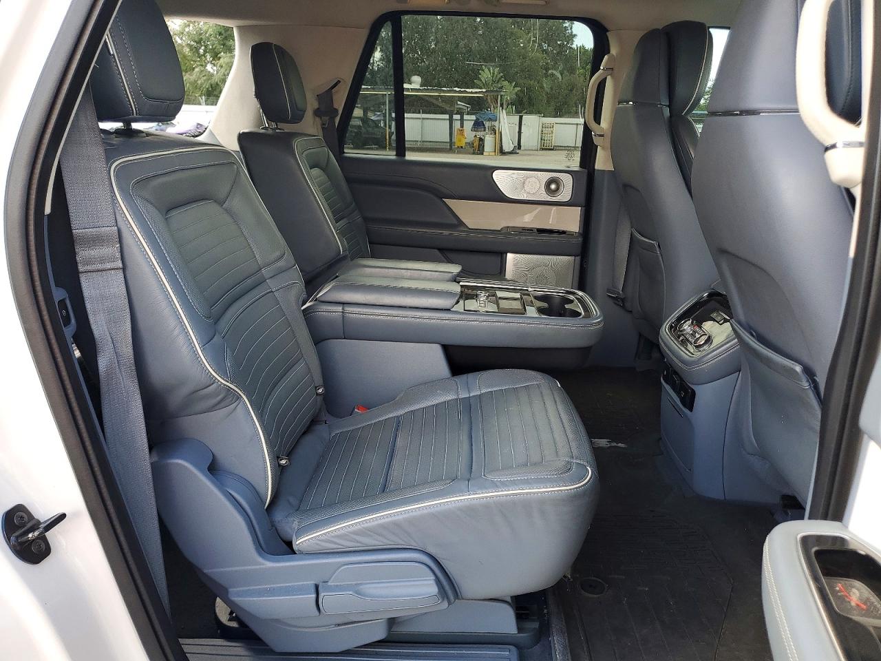 Lincoln Navigator L Black Label