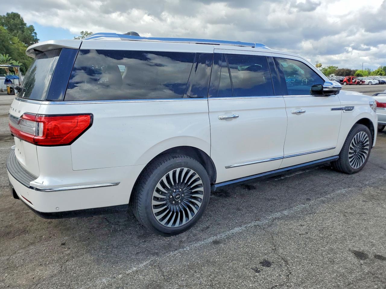 Lincoln Navigator L Black Label