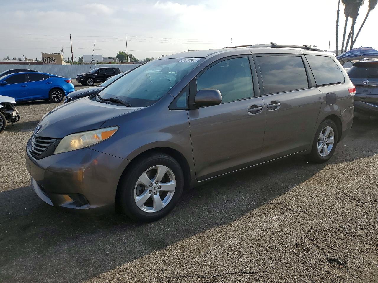 Salvage Toyota Sienna Image