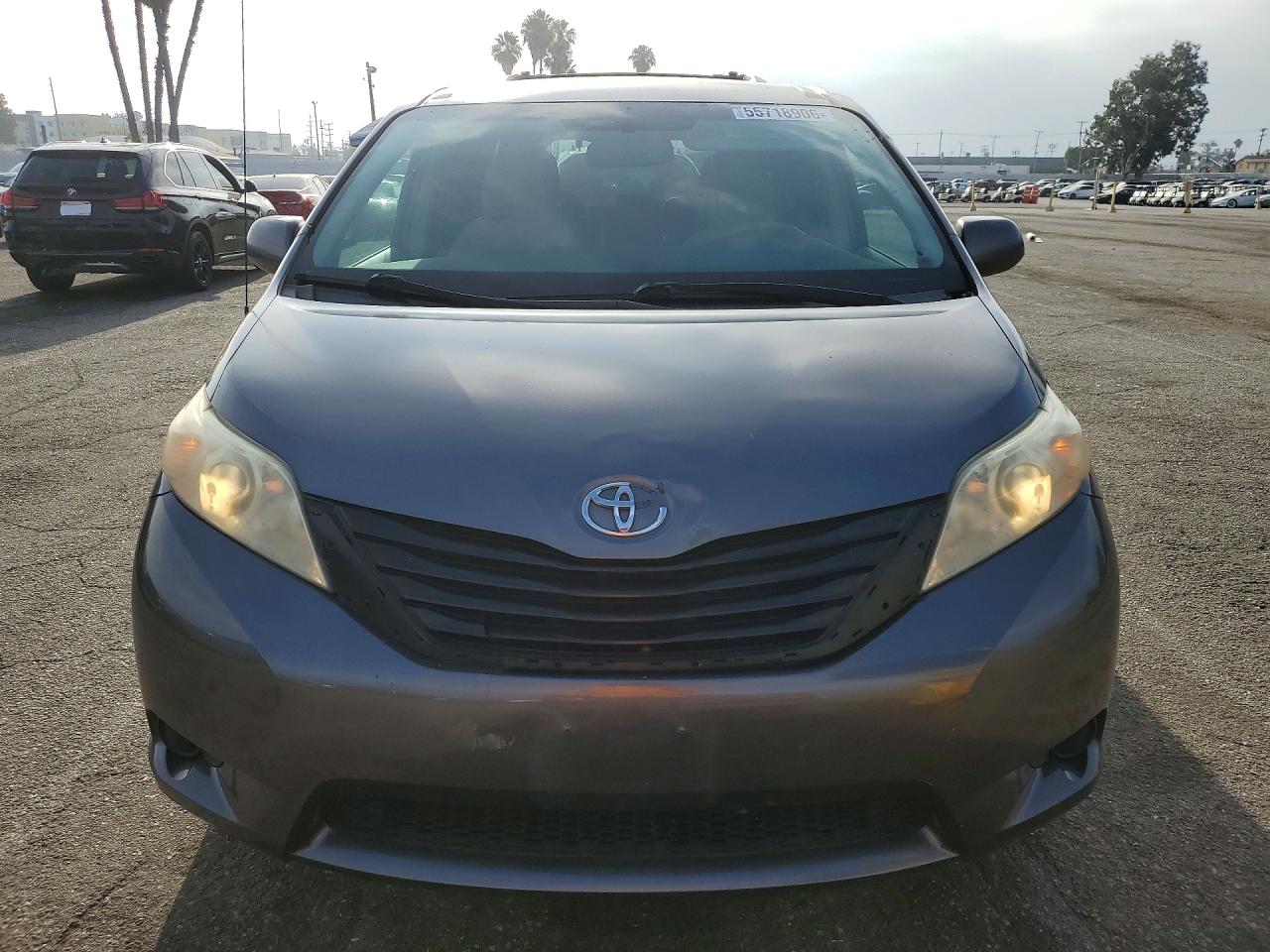 Toyota Sienna Le