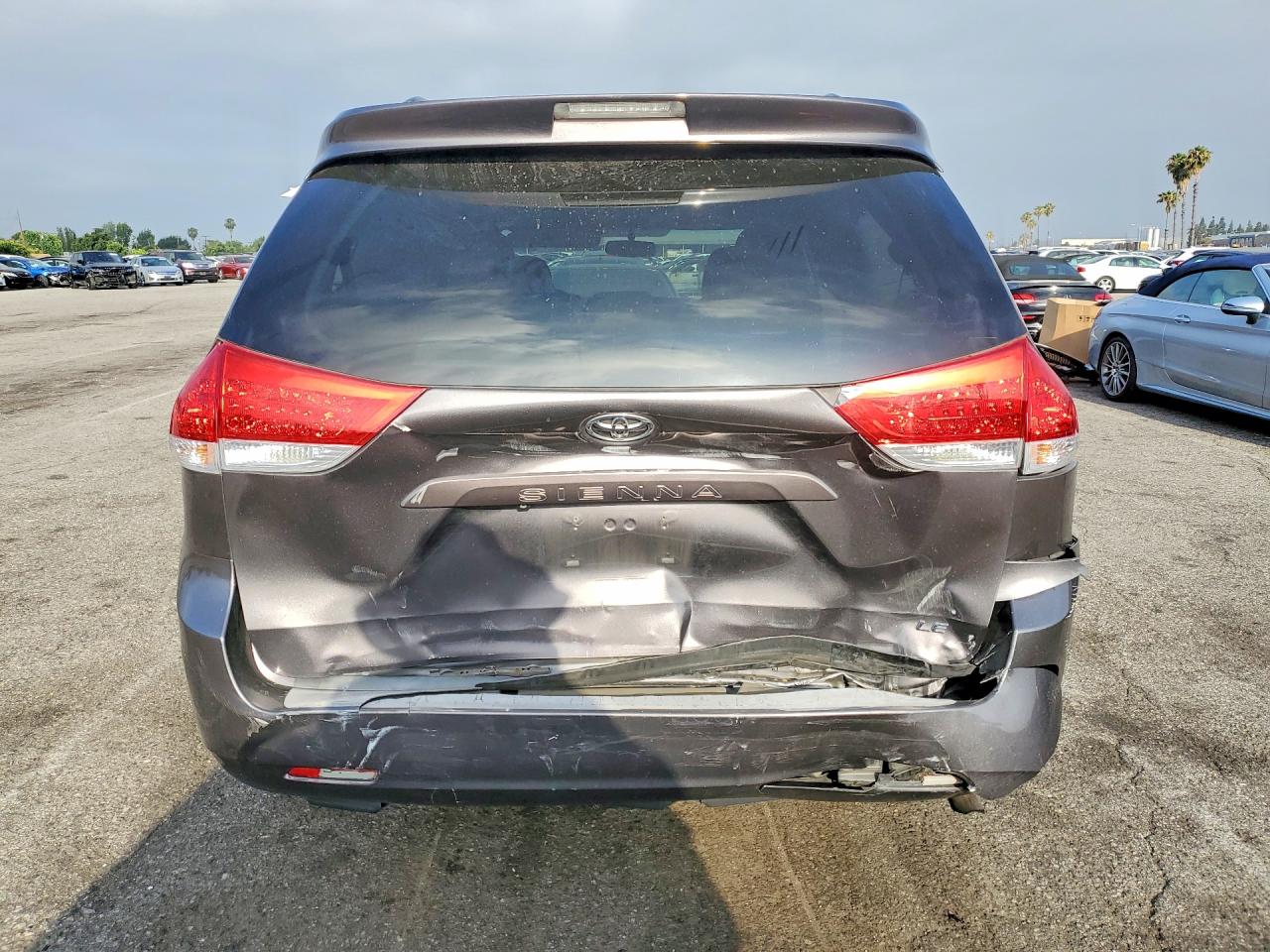 Toyota Sienna Le