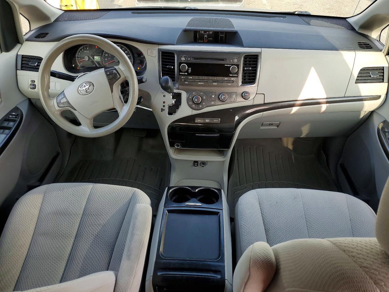 Toyota Sienna Le