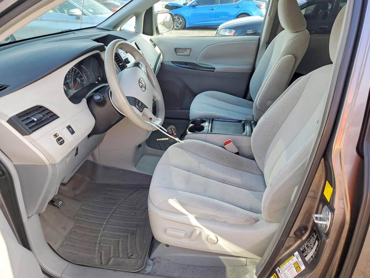 Toyota Sienna Le