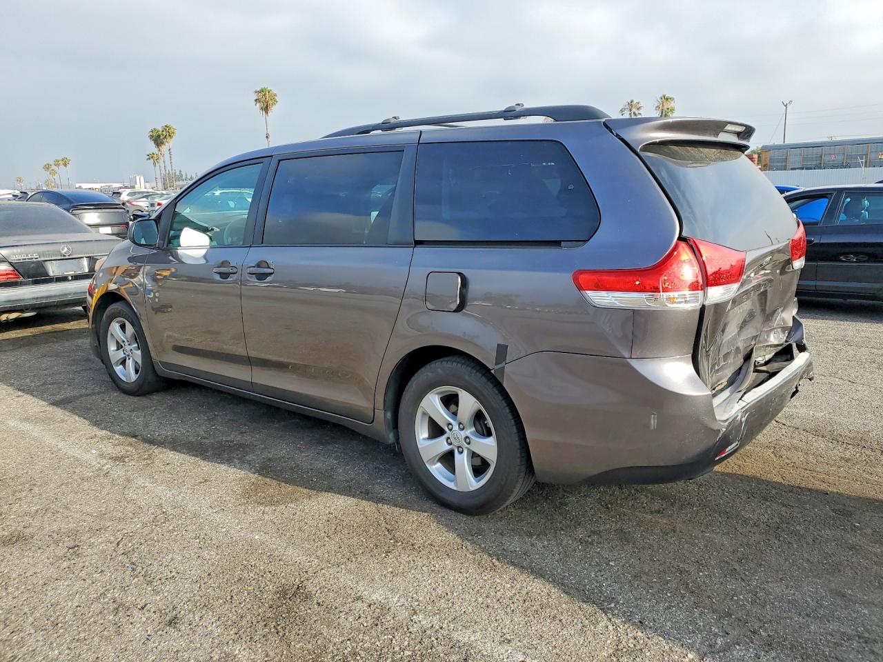 Toyota Sienna Le