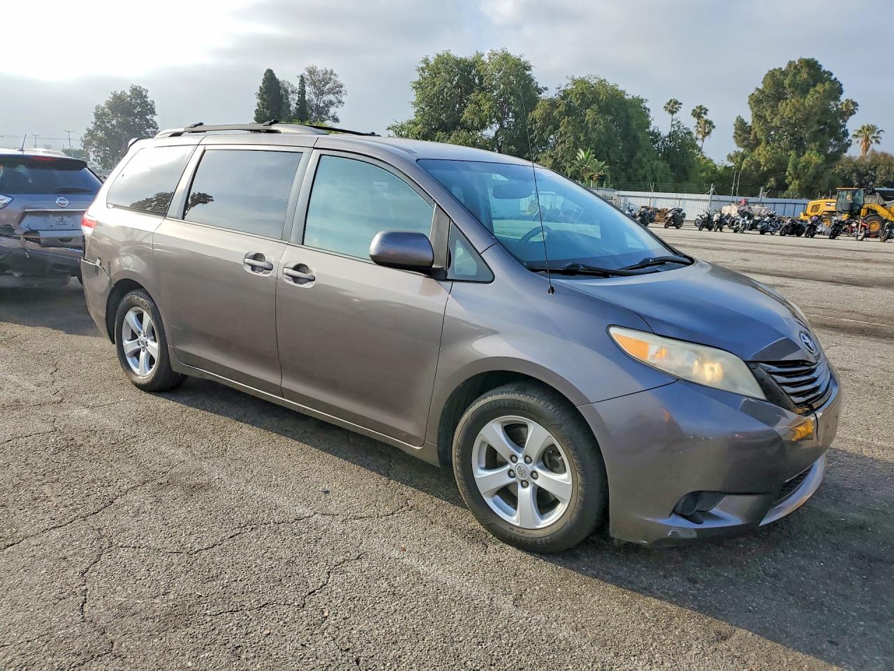Toyota Sienna Le