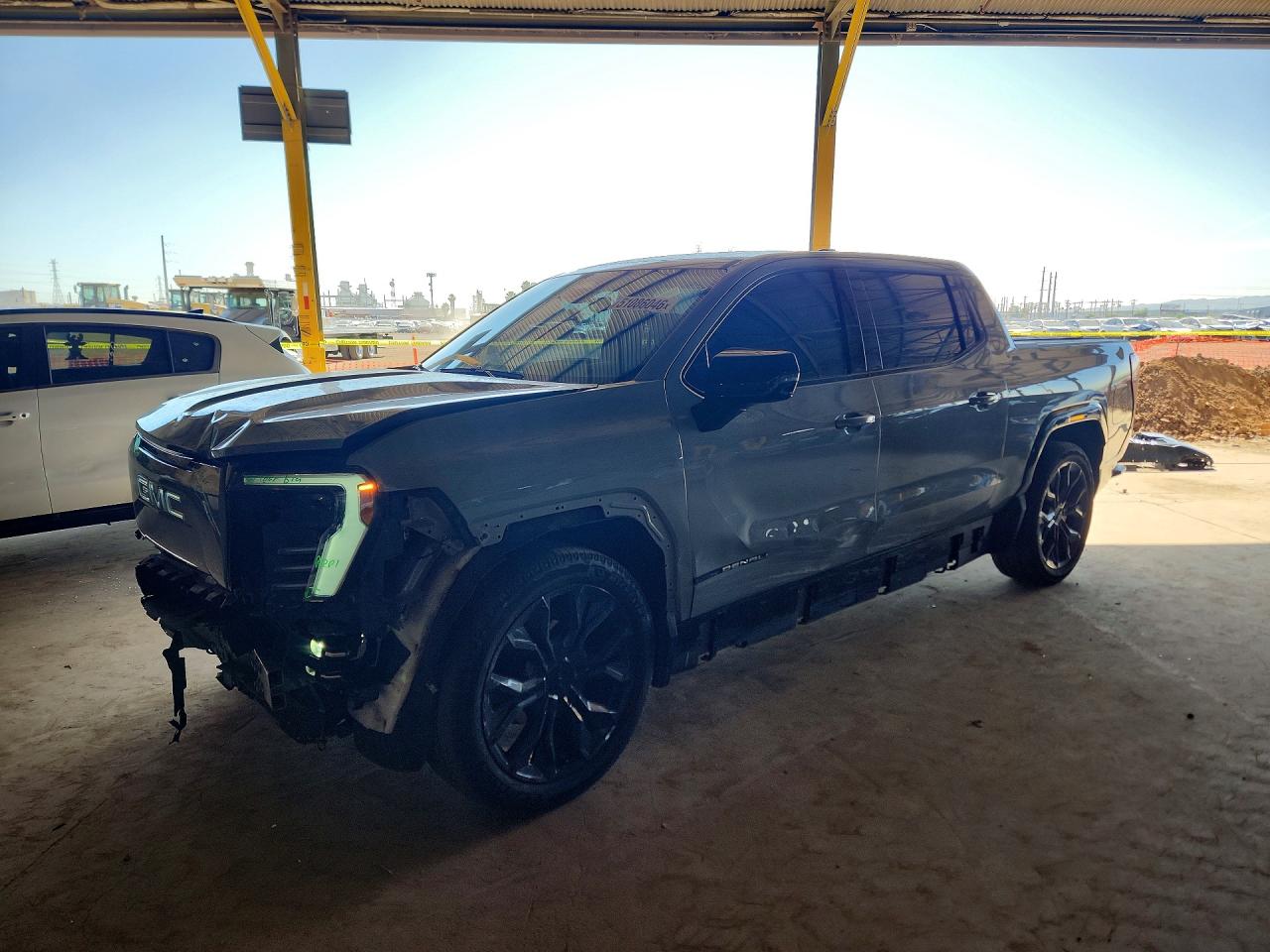 Salvage GMC Sierra Image