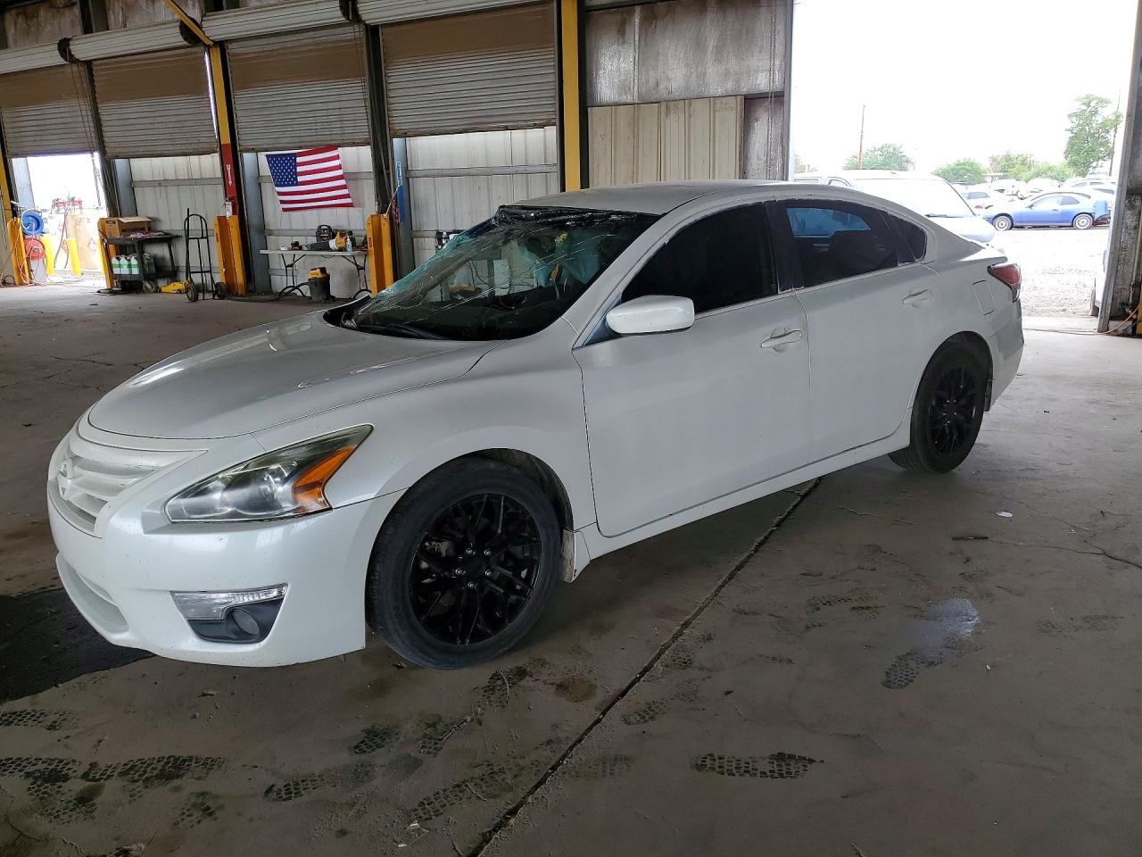 Salvage Nissan Altima Image
