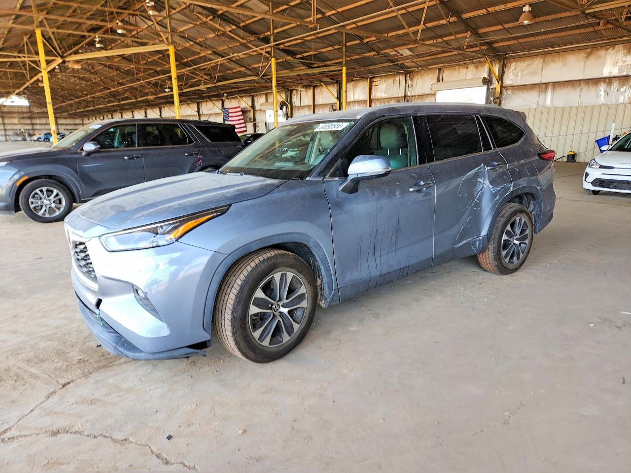 Salvage Toyota Highlander Image