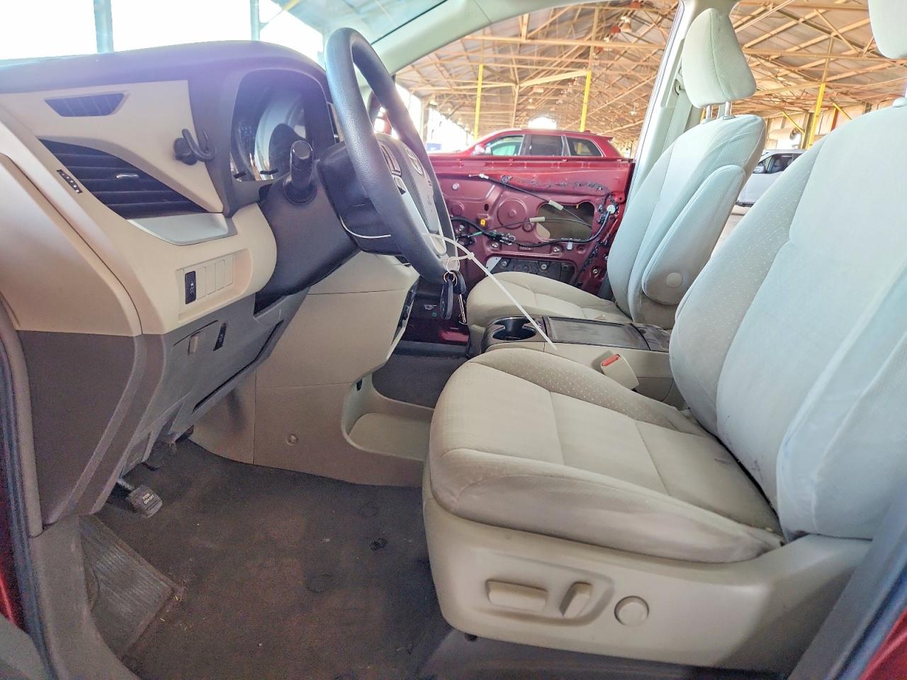 Toyota Sienna Le