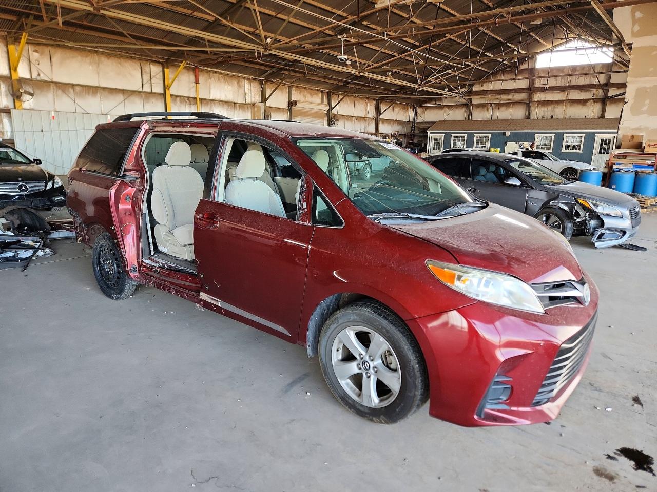 Toyota Sienna Le