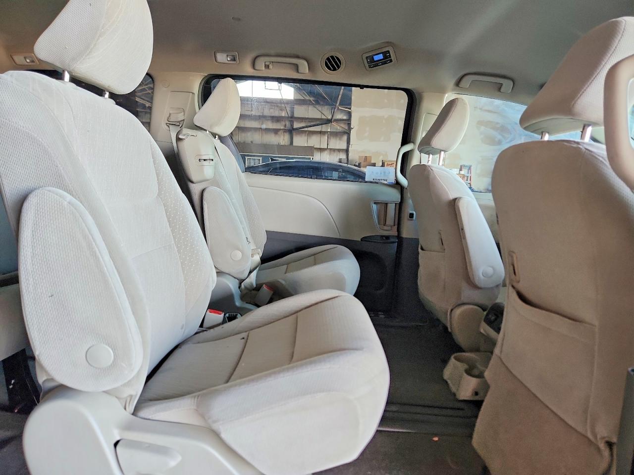 Toyota Sienna Le