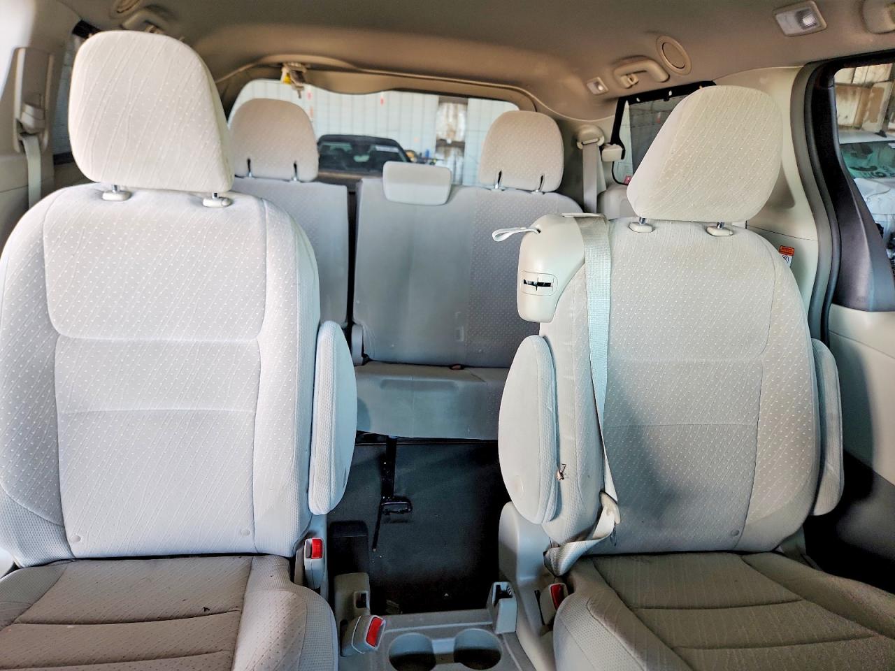 Toyota Sienna Le