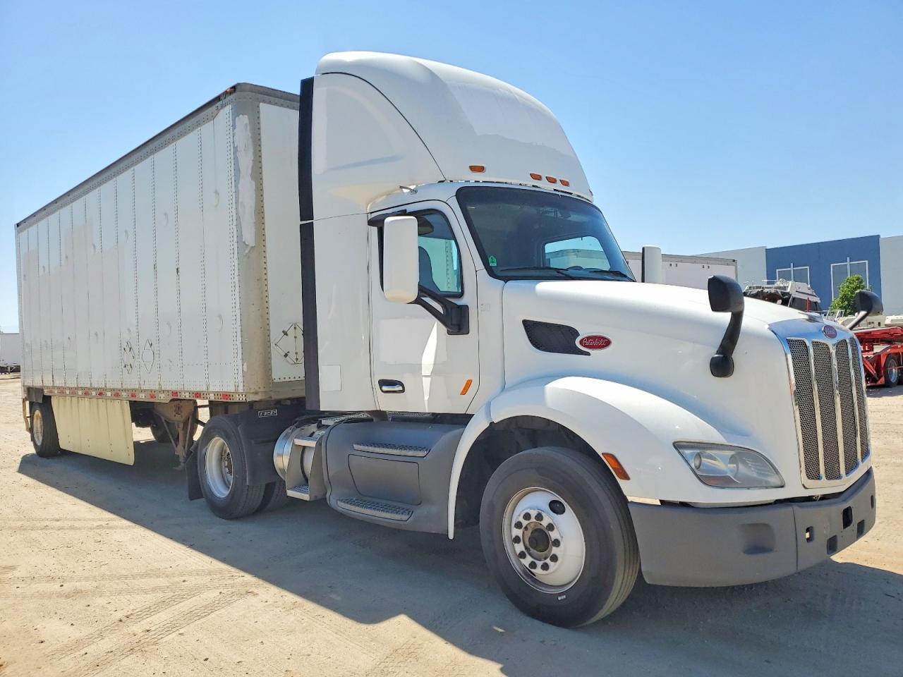 Salvage Peterbilt 579 Image