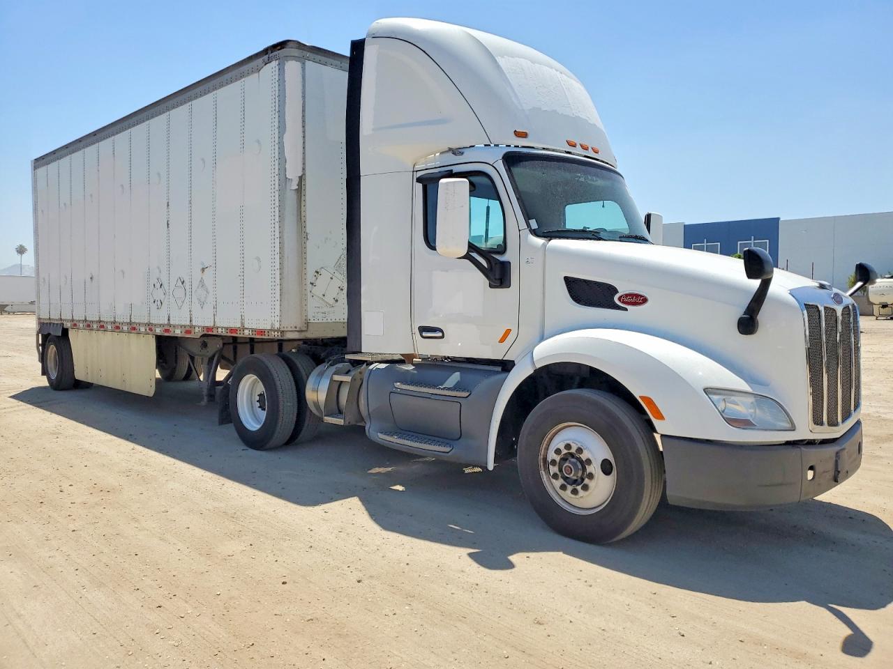 Salvage Peterbilt 579 Image