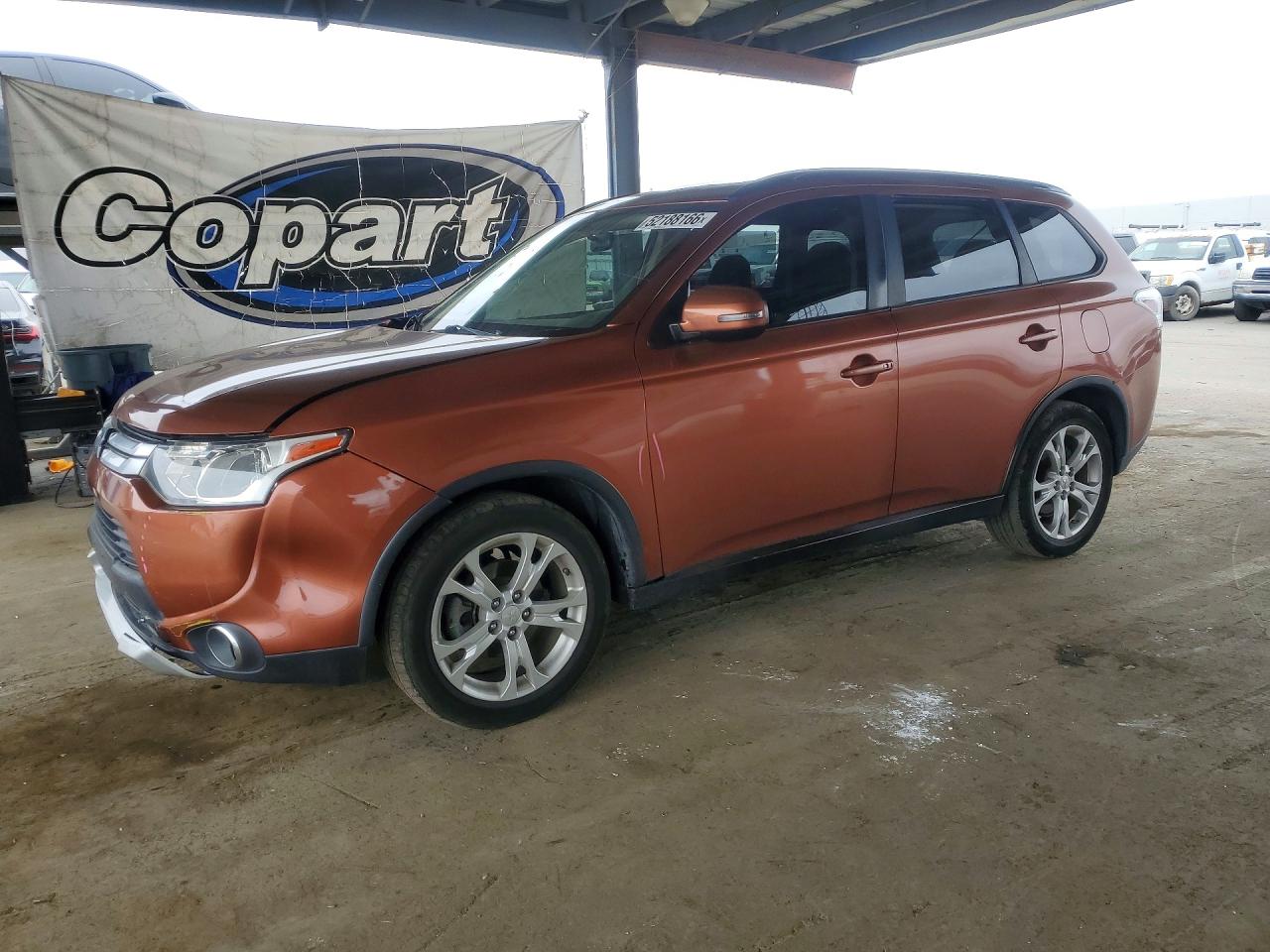 Salvage Mitsubishi Outlander Image