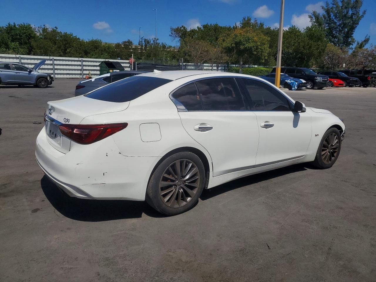 INFINITI Q50 3.0t Luxe
