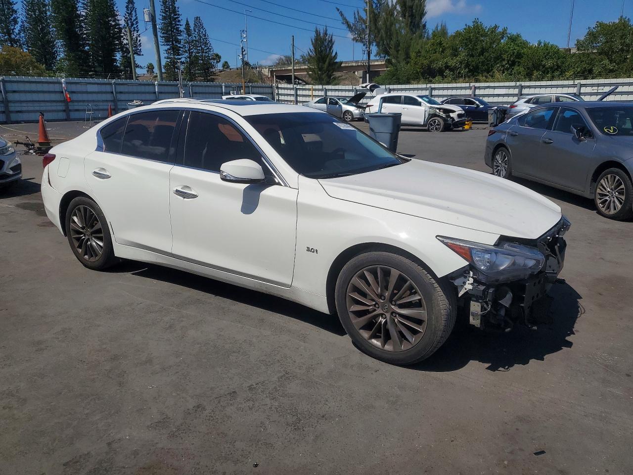 INFINITI Q50 3.0t Luxe
