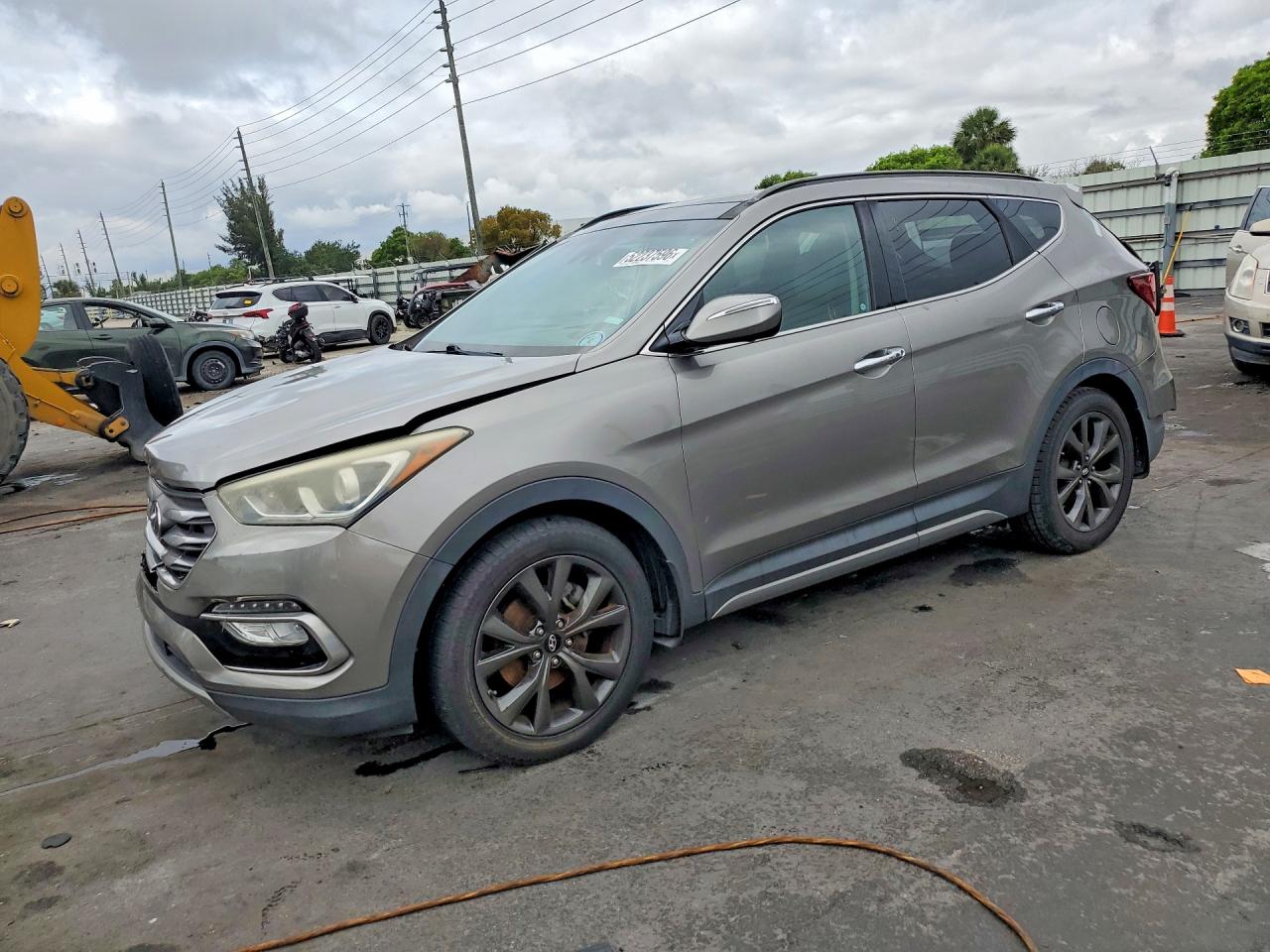 Salvage Hyundai SANTA FE Image
